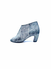 Load image into Gallery viewer, MAISON MARGIELA Size 7.5 WHITE &amp; BLACK Leather Ankle Boot
