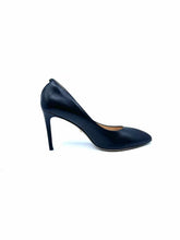 Load image into Gallery viewer, GUCCI Size 8.5 Black Pumps
