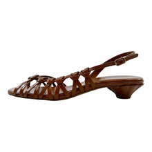 Load image into Gallery viewer, CHLOE Estra Leather Sandals | 11
