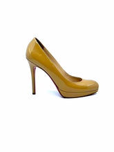 Load image into Gallery viewer, CHRISTIAN LOUBOUTIN Size 8 Beige Patent Leather Pumps
