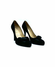 Load image into Gallery viewer, VALENTINO Size 8.5 Black Suede Pumps
