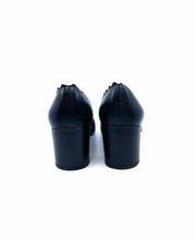 Load image into Gallery viewer, CHLOE Size 10 Black Leather Solid Pumps
