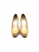 Load image into Gallery viewer, CHRISTIAN LOUBOUTIN Size 8 Beige Patent Leather Pumps
