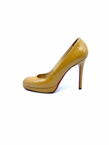 CHRISTIAN LOUBOUTIN Size 8 Beige Patent Leather Pumps