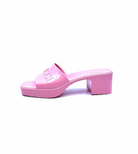 Load image into Gallery viewer, GUCCI Size 10 Pink Rubber Solid Sandals
