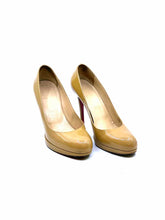 Load image into Gallery viewer, CHRISTIAN LOUBOUTIN Size 8 Beige Patent Leather Pumps
