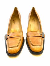 Load image into Gallery viewer, GUCCI Size 8 Camel Leather Solid Pumps
