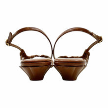 Load image into Gallery viewer, CHLOE Estra Leather Sandals | 11
