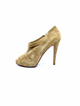 Load image into Gallery viewer, CHRISTIAN LOUBOUTIN Size 9 Tan Suede Ankle Boot
