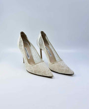 Load image into Gallery viewer, MANOLO BLAHNIK Size 8.5 White Lace Floral Pumps

