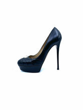 Load image into Gallery viewer, VALENTINO Size 9.5 Black Leather Pumps
