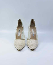 Load image into Gallery viewer, MANOLO BLAHNIK Size 8.5 White Lace Floral Pumps
