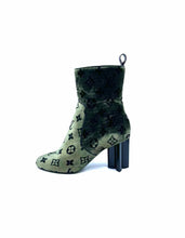 Load image into Gallery viewer, LOUIS VUITTON Size 8 Black &amp; Green Velvet Ankle Boot

