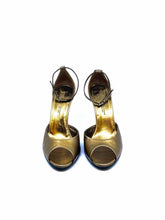Load image into Gallery viewer, GUCCI Size 9.5 Gold Leather Sandals
