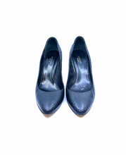 Load image into Gallery viewer, GUCCI Size 8.5 Black Leather LOGO Pumps
