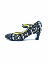 Load image into Gallery viewer, CHANEL Size 6.5 black, white Tweed Tweed Pumps
