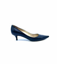 Load image into Gallery viewer, JIMMY CHOO Size 9 Black Leather Pumps

