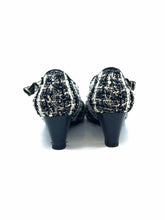 Load image into Gallery viewer, CHANEL Size 6.5 black, white Tweed Tweed Pumps
