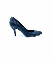 Load image into Gallery viewer, GUCCI Size 8.5 Black Leather LOGO Pumps
