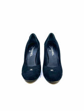 Load image into Gallery viewer, CHANEL Size 9.5 Black Suede Solid Pumps
