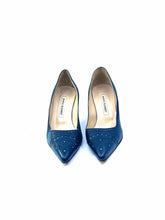 Load image into Gallery viewer, MANOLO BLAHNIK Size 8 Navy Leather Oxford Pumps
