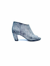 Load image into Gallery viewer, MAISON MARGIELA Size 7.5 WHITE &amp; BLACK Leather Ankle Boot
