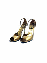Load image into Gallery viewer, GUCCI Size 9.5 Gold Leather Sandals
