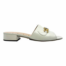 Load image into Gallery viewer, GUCCI Size 9 White Leather Solid Sandals
