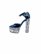 Load image into Gallery viewer, GIUSEPPE ZANOTTI Size 7.5 Black &amp; Grey Patent Leather Pumps
