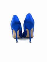 Load image into Gallery viewer, MANOLO BLAHNIK Size 7.5 Blue Satin Solid Pumps
