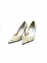 Load image into Gallery viewer, MANOLO BLAHNIK Size 10.5 Beige Lizard Solid Pumps
