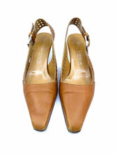 Load image into Gallery viewer, BOTTEGA VENETA Size 5.5 Camel Sandals
