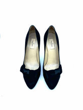 Load image into Gallery viewer, VALENTINO Size 8.5 Black Suede Pumps

