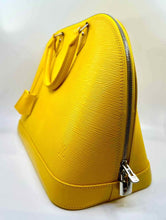 Load image into Gallery viewer, LOUIS VUITTON Epi Alma GM Handbag
