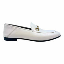 Load image into Gallery viewer, GUCCI Size 10 Cream Loafers
