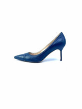 Load image into Gallery viewer, MANOLO BLAHNIK Size 8 Navy Leather Oxford Pumps
