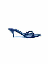 Load image into Gallery viewer, SAINT LAURENT Size 5.5 Black Leather Sandals
