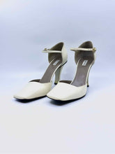 Load image into Gallery viewer, MARC JACOBS Size 8 Cream Patent Leather Solid Pumps
