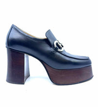 Load image into Gallery viewer, GUCCI Size 8.5 Black, Brown Leather Solid Pumps
