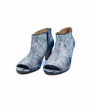 Load image into Gallery viewer, MAISON MARGIELA Size 7.5 WHITE &amp; BLACK Leather Ankle Boot
