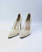Load image into Gallery viewer, MANOLO BLAHNIK Size 8.5 White Lace Floral Pumps
