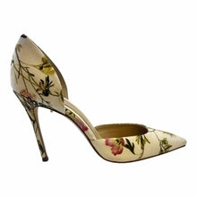 Load image into Gallery viewer, MONIQUE LHUILLIER Shannon Size 9.5 White Canvas Floral Pumps
