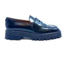 Load image into Gallery viewer, LABUCQ Size 9 Black Loafers
