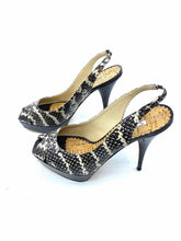 Load image into Gallery viewer, OSCAR DE LA RENTA Snakeskin Pumps | 9.5 - Labels Luxury
