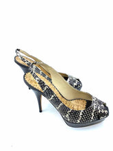 Load image into Gallery viewer, OSCAR DE LA RENTA Snakeskin Pumps | 9.5 - Labels Luxury
