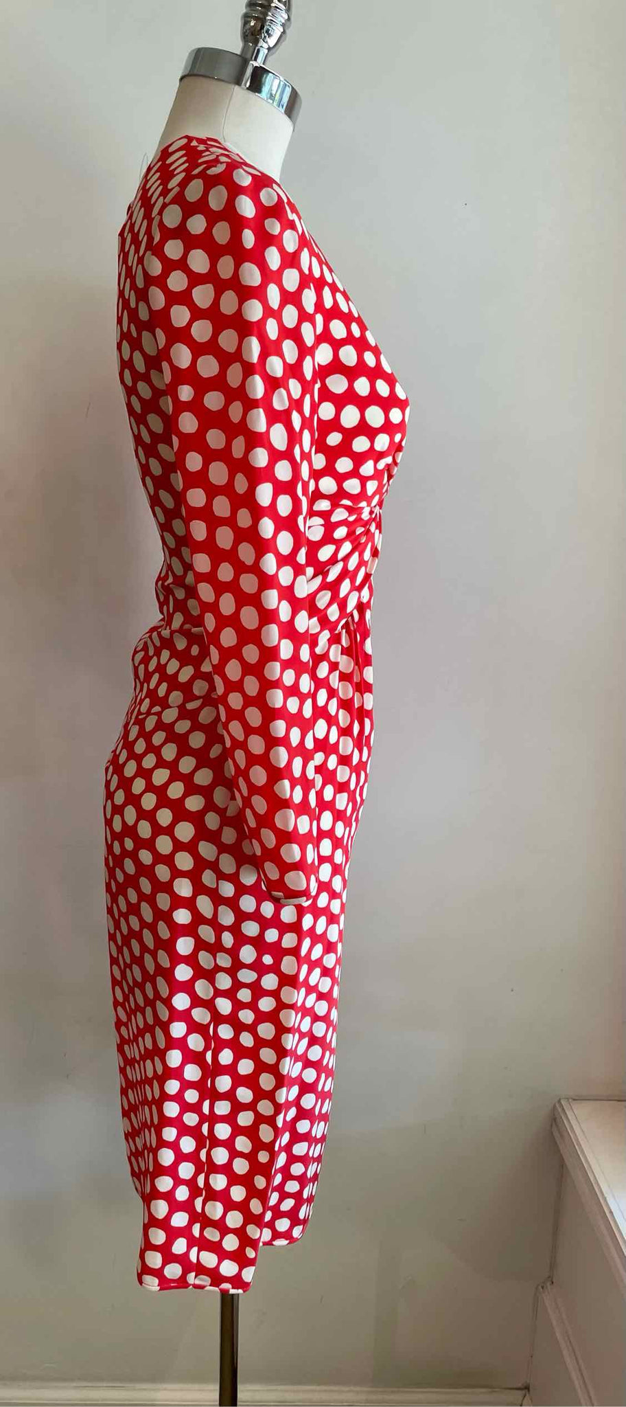 VALENTINO Size 6 Red Silk Polka Dot Dress Labels Luxury VALENTINO Size 6 Red Silk Polka Dot Dress Labels Luxury