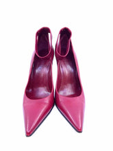 Load image into Gallery viewer, GUCCI Size 7.5 Red Leather Pumps
