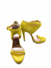 Load image into Gallery viewer, VIKTOR &amp; ROLF Size 10 Yellow Suede Sandals
