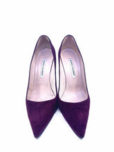 Load image into Gallery viewer, MANOLO BLAHNIK Size 8.5 Burgundy Suede Pumps
