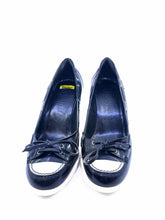Load image into Gallery viewer, CHANEL Size 7.5 Black Patent Leather Pumps
